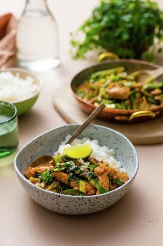 Kylling i rød curry med sprø grønnsaker og jasminris