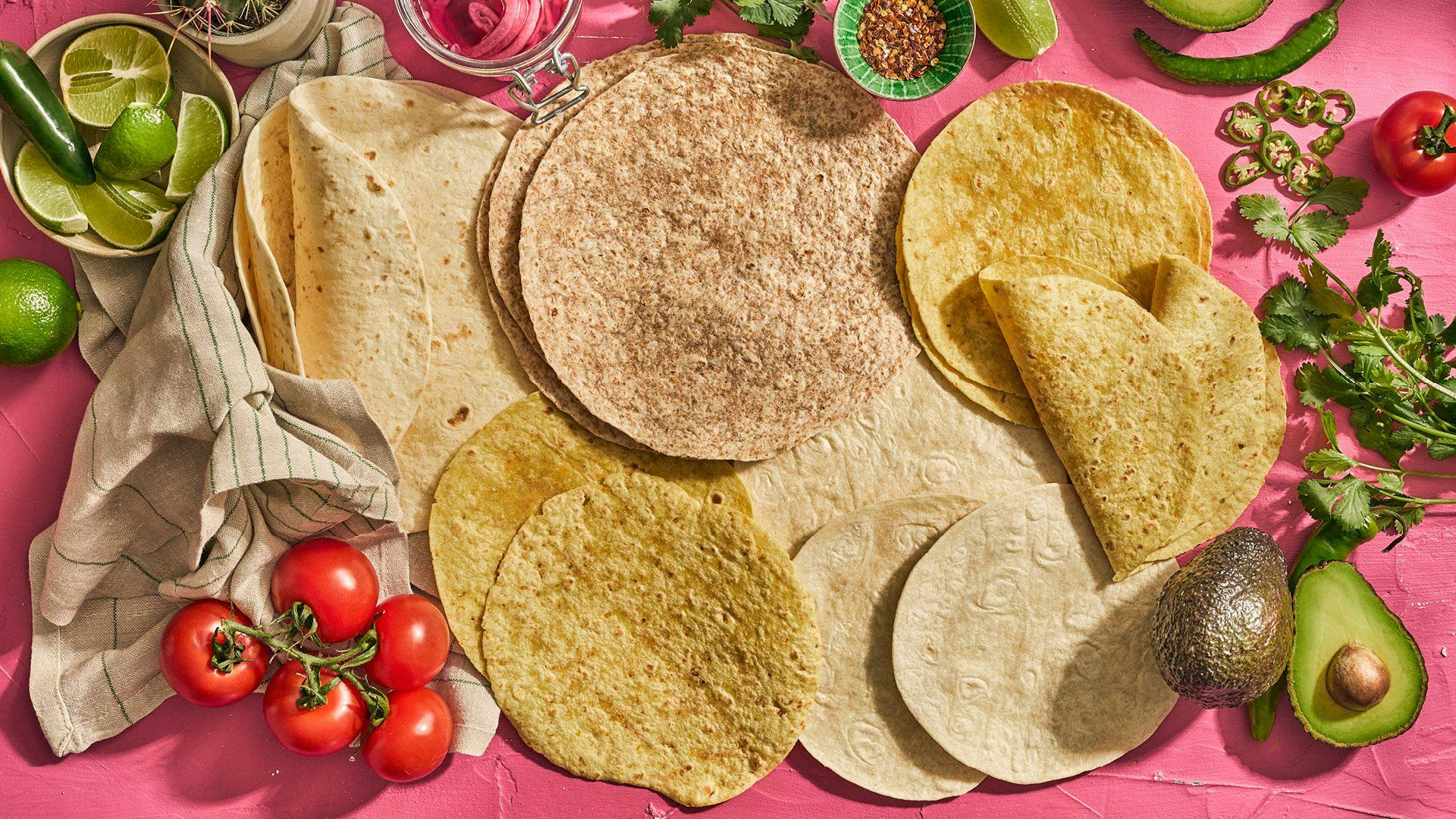 Meksikanske tortillas i forskjellige farger
