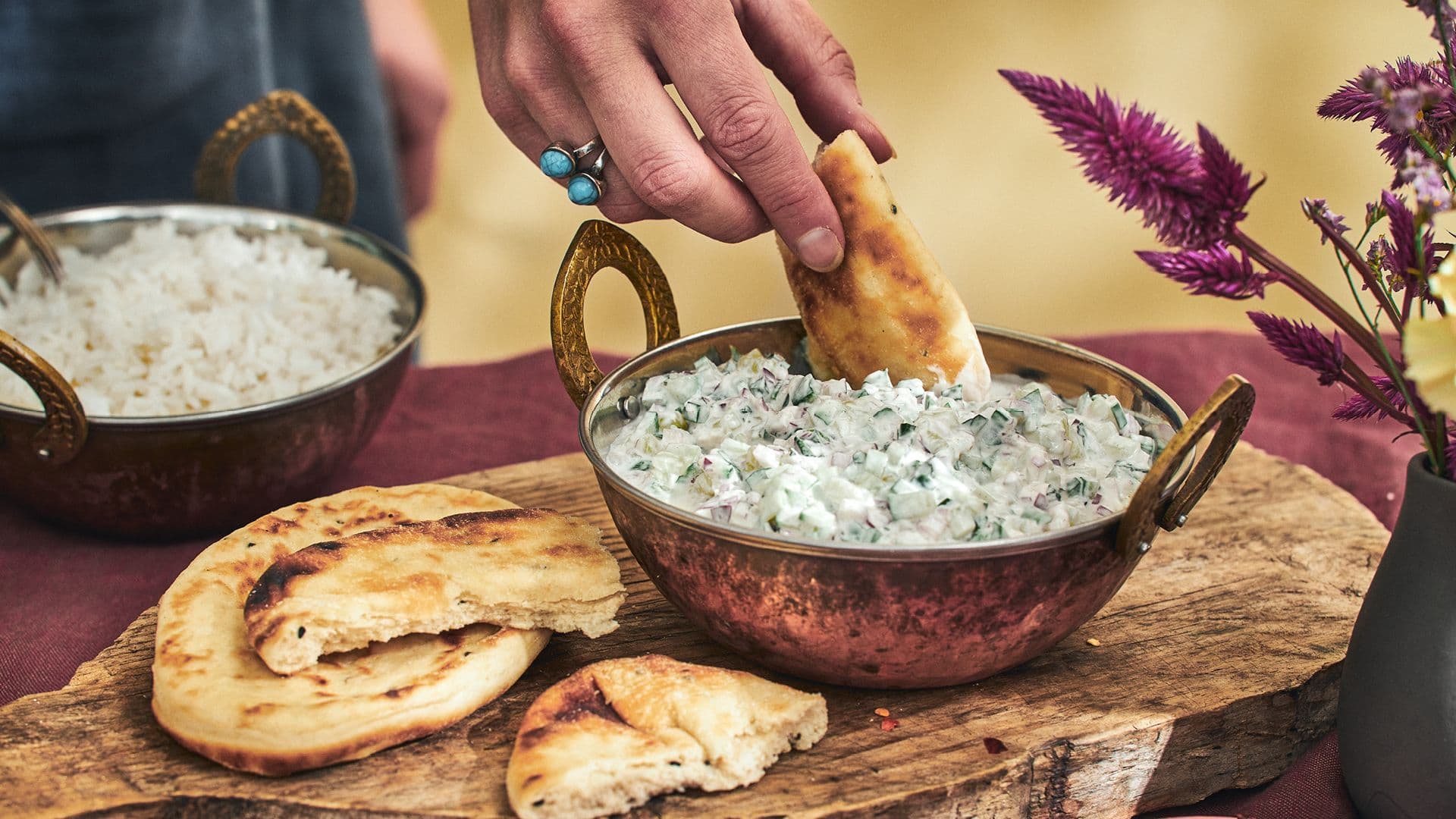 Raita er tzatzikiens indiske kusine, og perfekt å servere til både fisk og kjøtt. 
