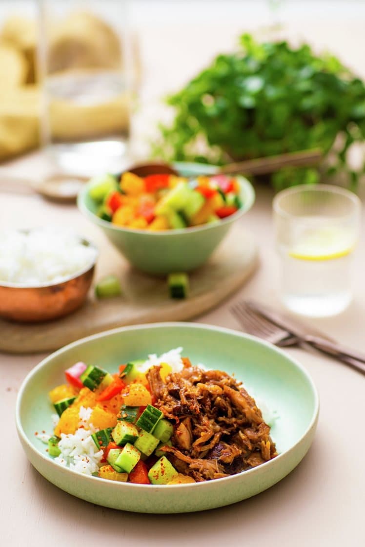 Soya- og ingefærglasert pulled pork med appelsinsalat og jasminris