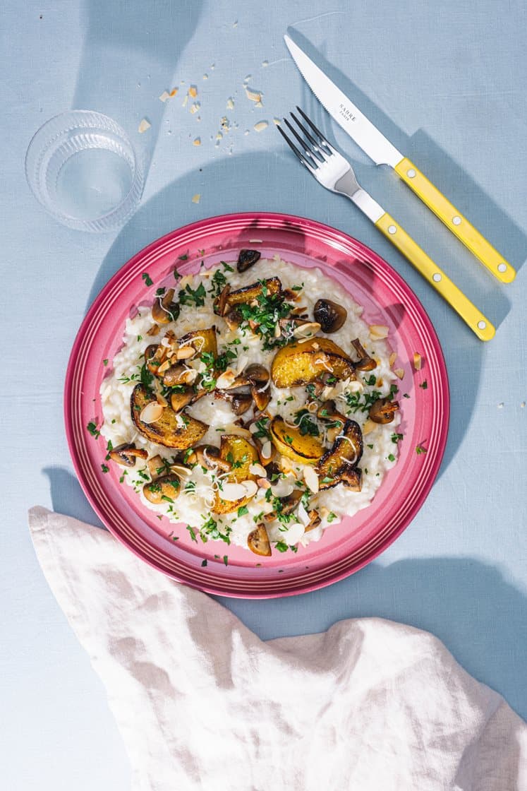 Risotto med ovnsbakte gulbeter, sjampinjong og mandelflak