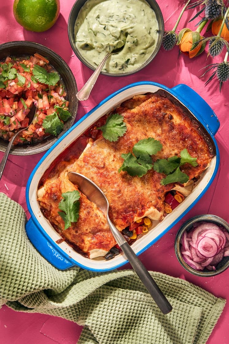 Black bean enchiladas med guacamole og picco de gallo 