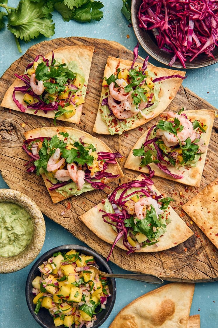 Tostadas med reker, mangosalsa og avokadokrem