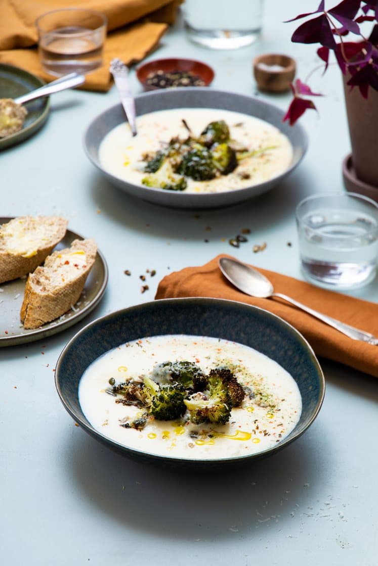 Kremet sellerisuppe med gratinert brokkoli og grove bagetter