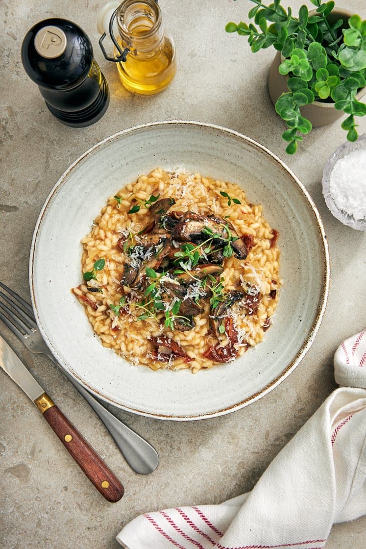 Risotto med soltørket tomat og timianstekt portobellosopp
