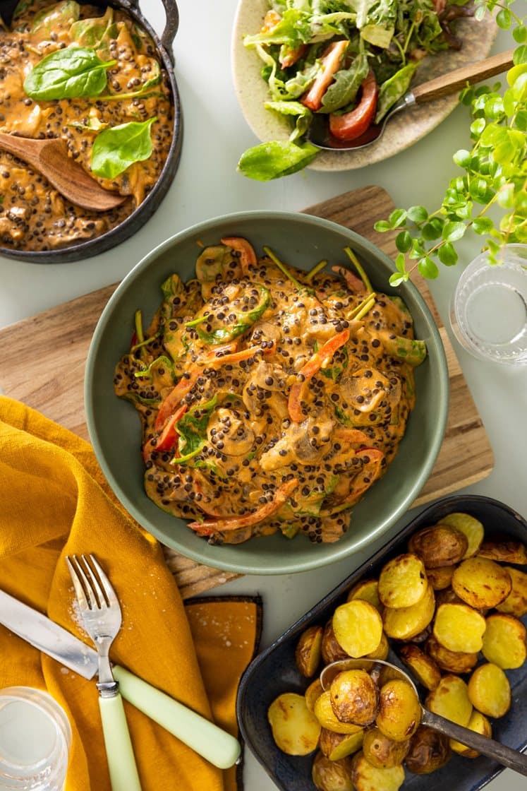 Sopp Stroganoff med kremet tomatsaus og ovnsbakte småpoteter