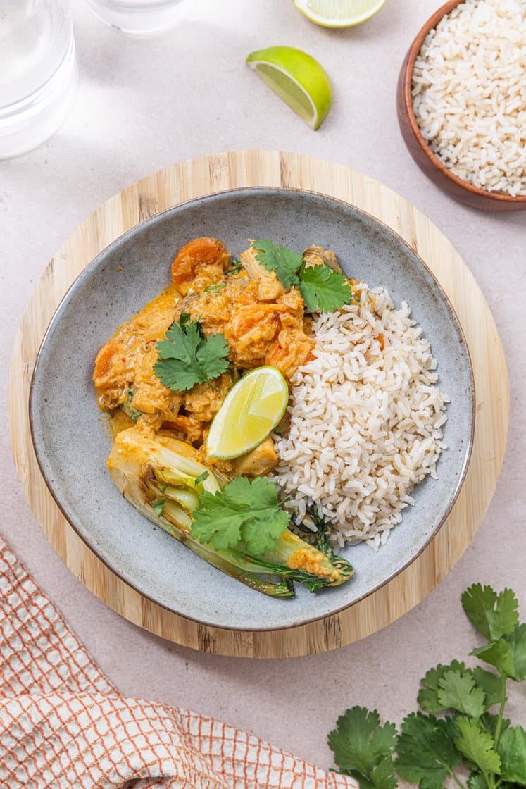 Rød curry med seifilet, fullkornsris, pak choy og koriander 
