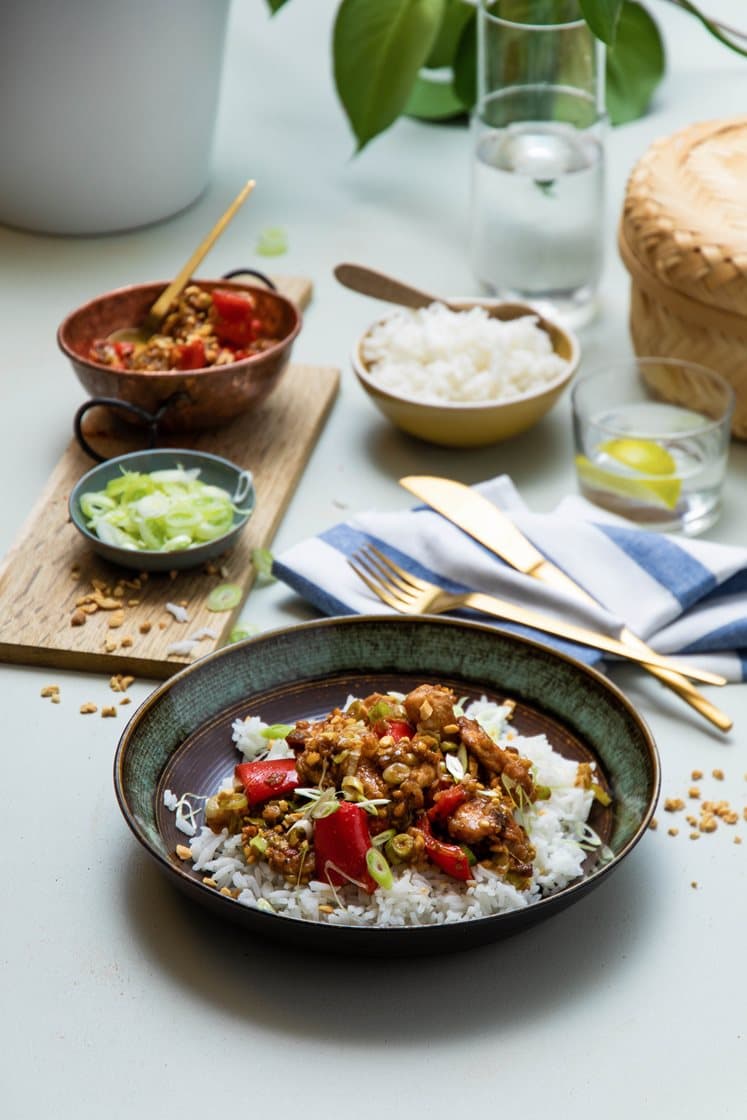 Kylling kung pao – marinert kylling med vårløk og peanøtter