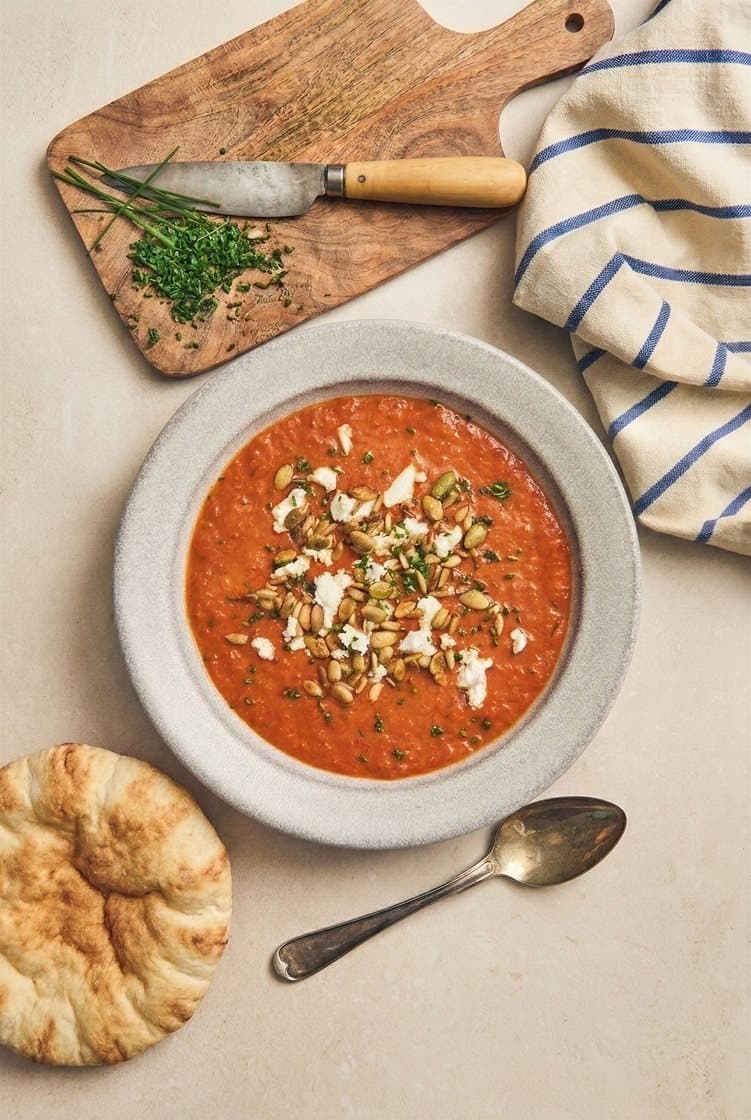 Gazpacho med fetaost, gressløk og multibrød