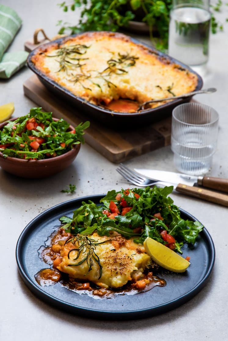 Shepherd's pie med ruccola- og tomatsalat