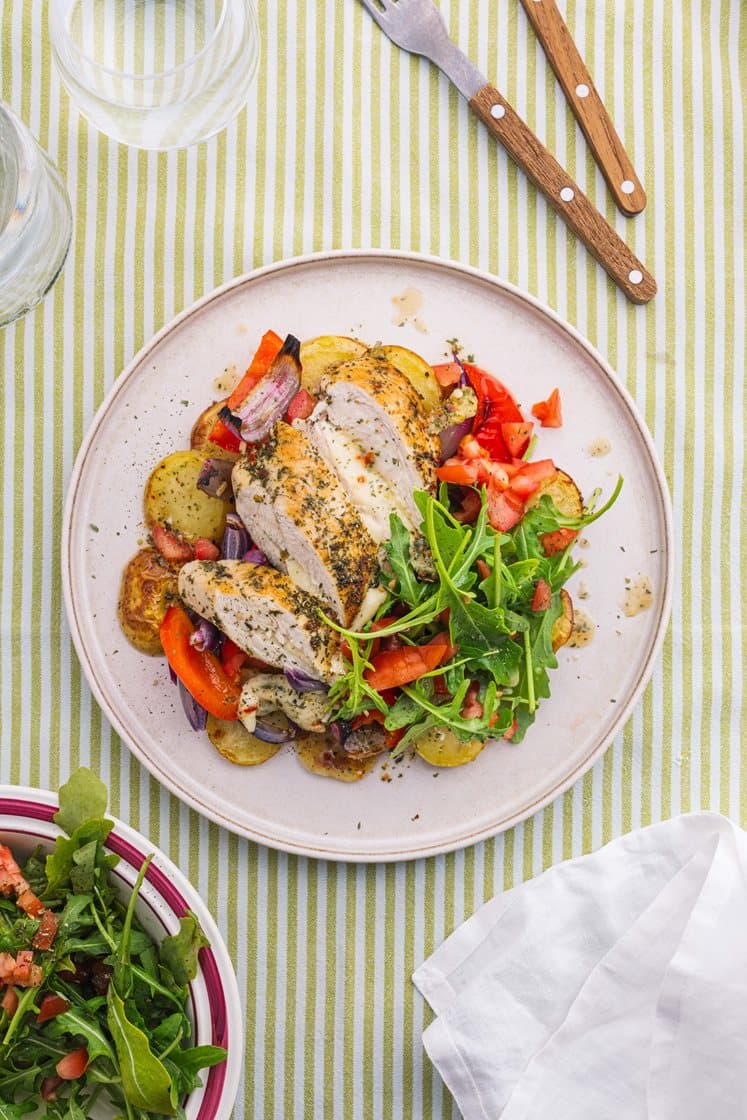 Kyllingbryst med urter, mozzarella og ovnsbakte potetskiver