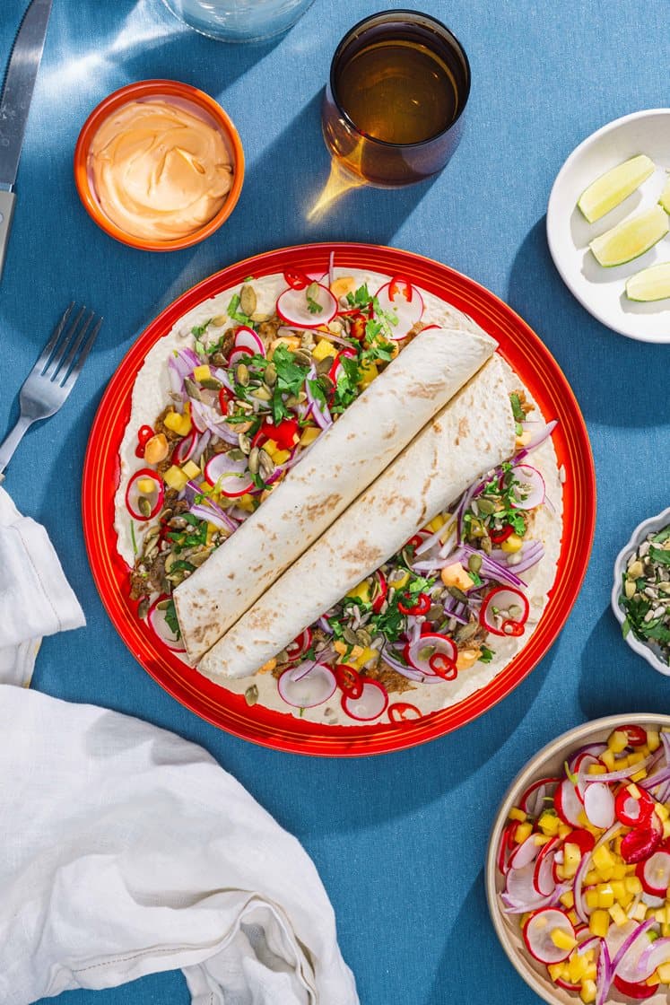 Meksikanske tacos med pulled pork, mango og sprø kjerner