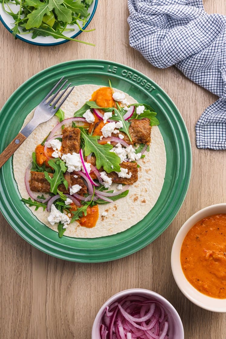 Tortillalefser med chorizofyll, lun tomatsalsa, ruccola og fetaost