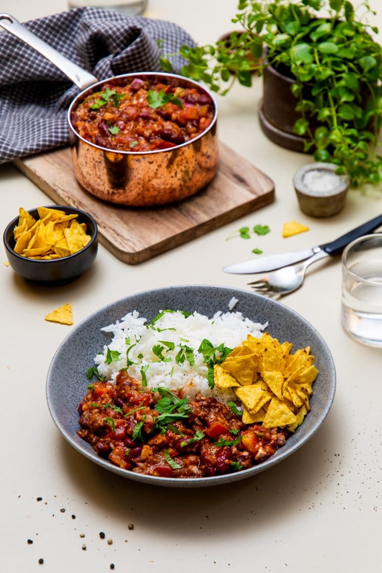 Chili con carne med jasminris og koriander