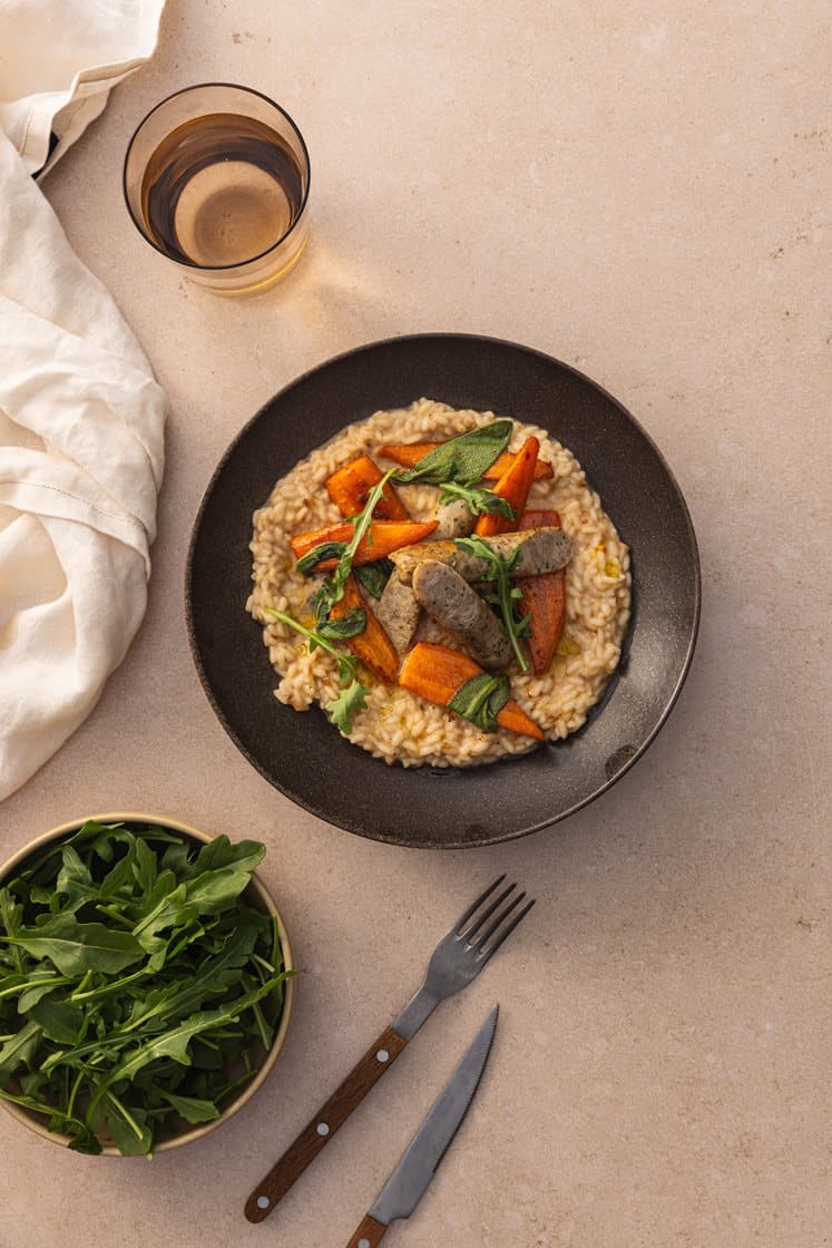 Risotto med fersk salsicciapølse og salvie- og balsamicobakte grønnsaker