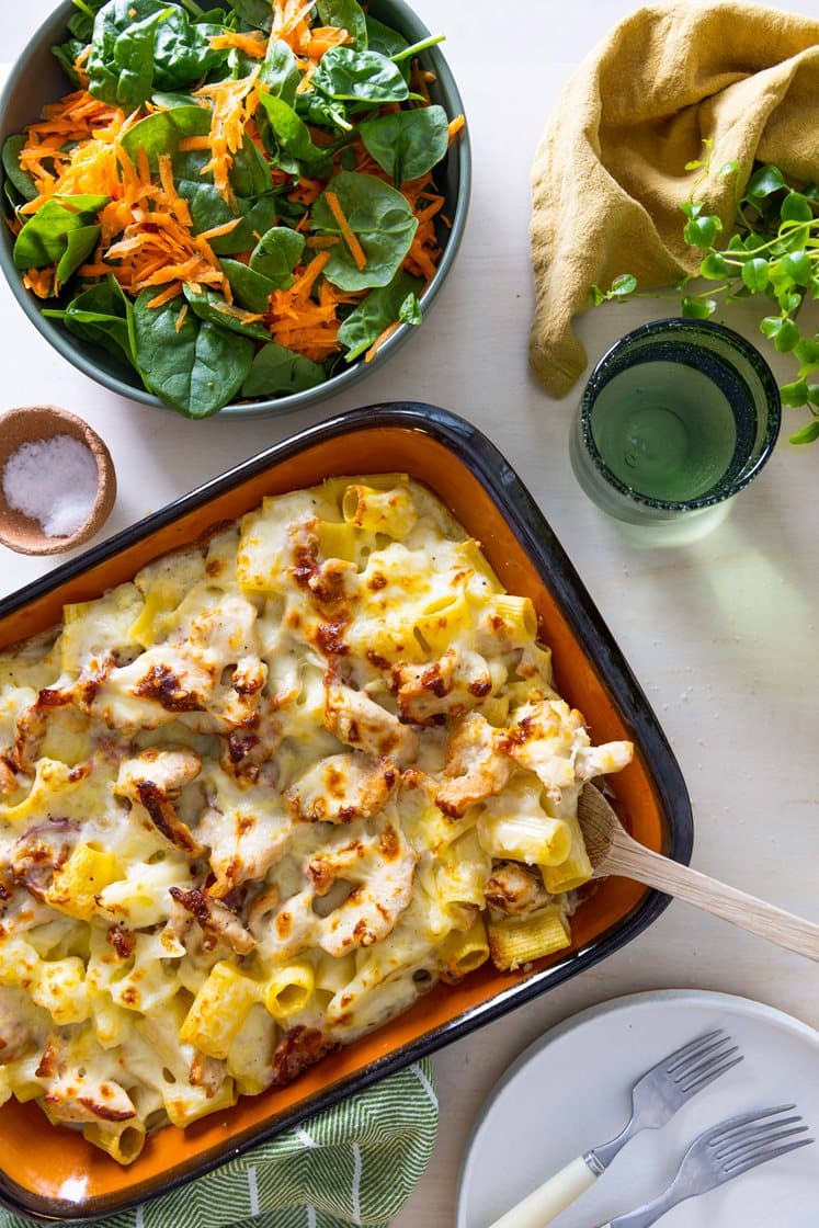 Gratinert mac and cheese med kylling, bacon og blomkål