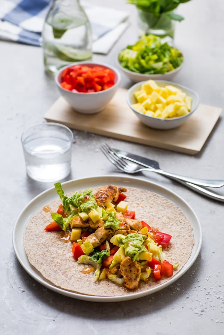 Wraps med kylling, mango, guacamole og søt chilisaus Oppskrift