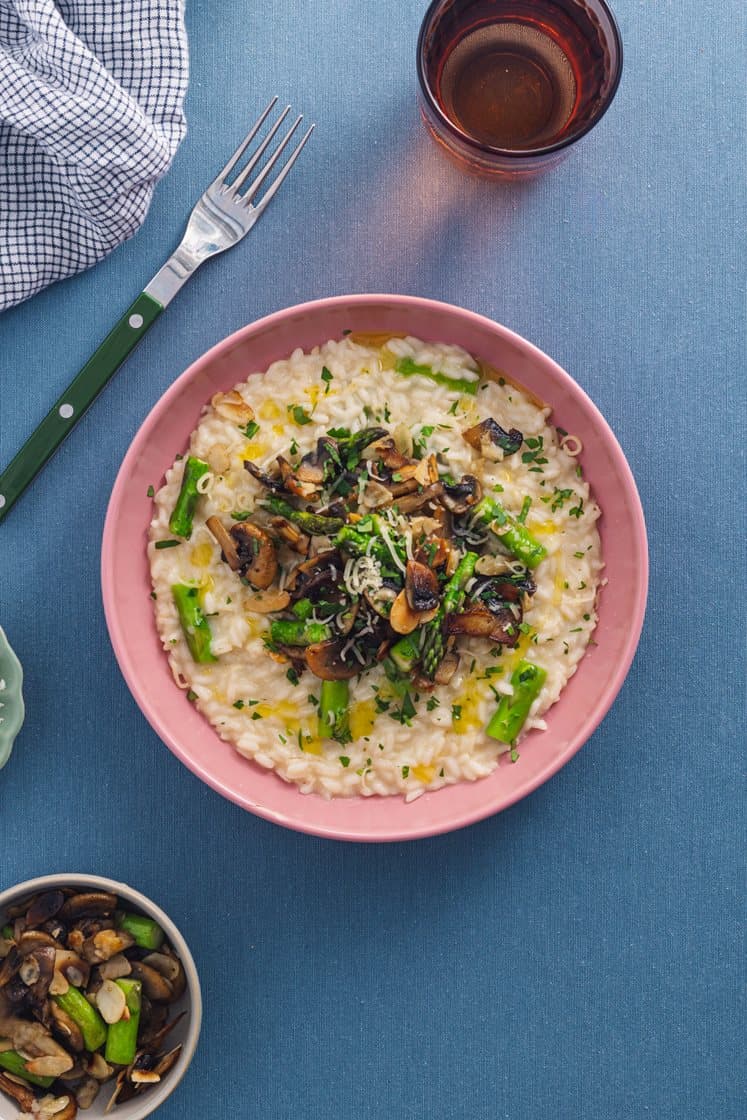 Aspargesrisotto med stekt sopp og mandelflak