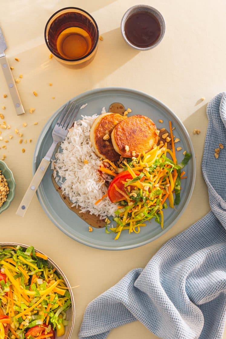 Fiskekaker med mangosalat, jasminris og sweet chilisaus 