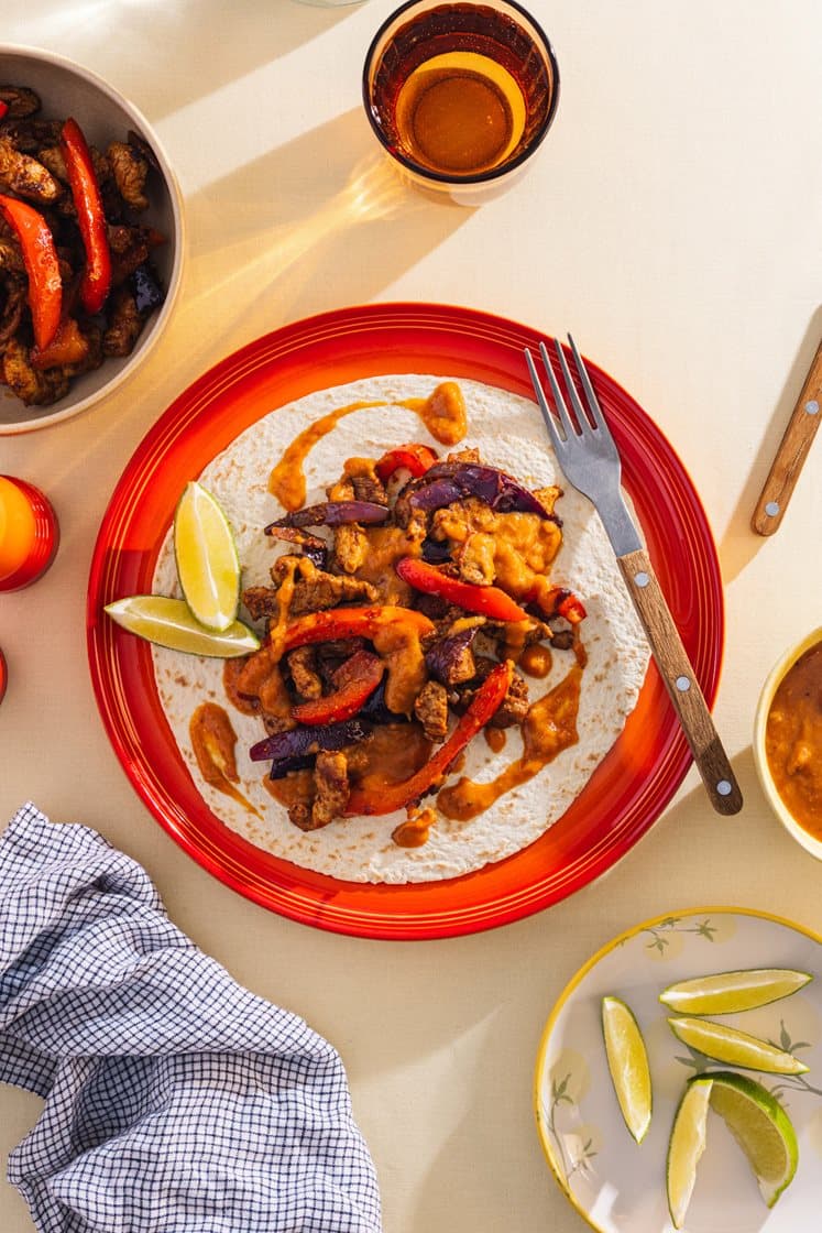 Fajitas med svinenakke og mango- og jalapeñosalsa