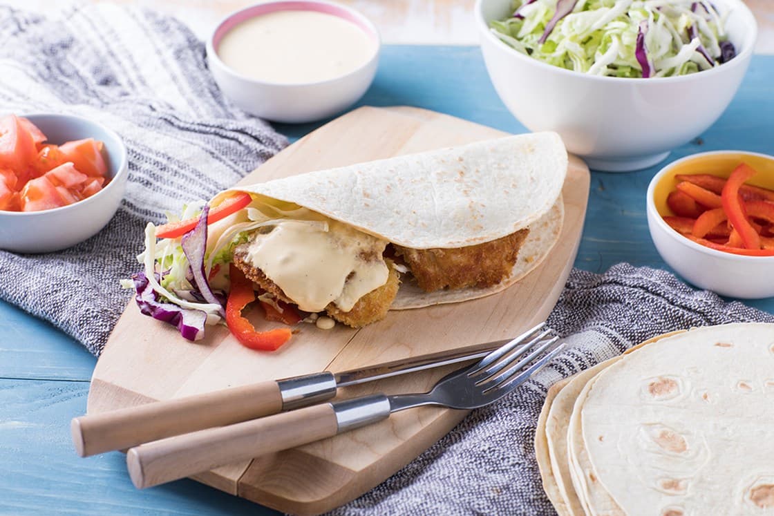 Wrap med crispy kylling og mangodressing Oppskrift Godtlevert