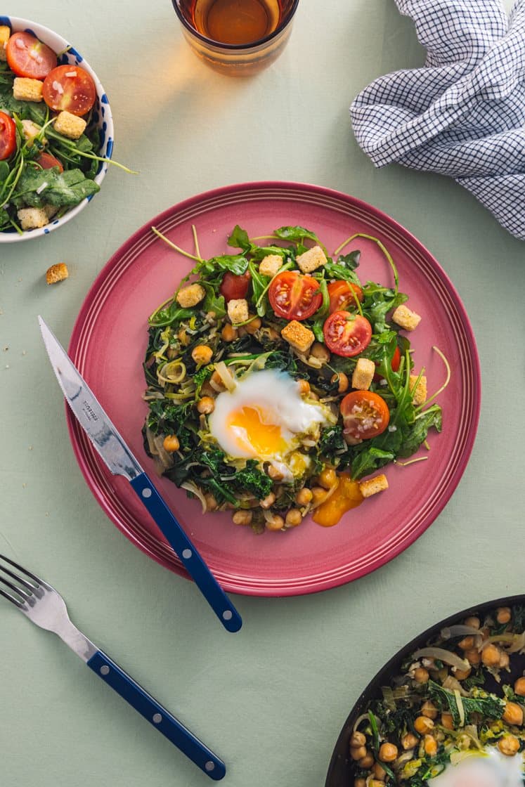 Grønn shakshuka med purre, spinat og egg