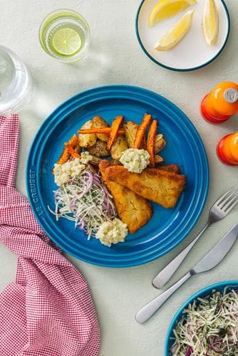 Sprøpanert seifilet med ovnsbakte gulrøtter, råkostsalat, dill og epleremulade