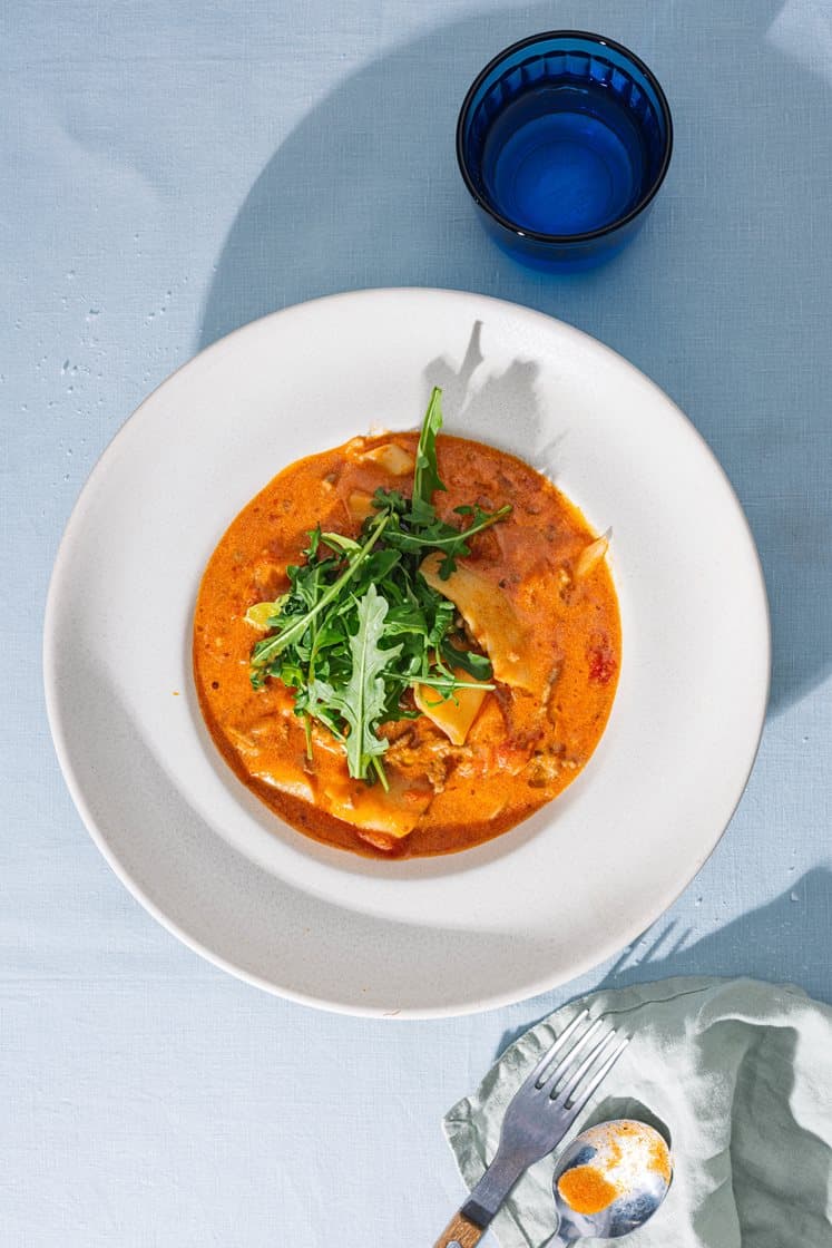 Lasagnesuppe med ruccolasalat